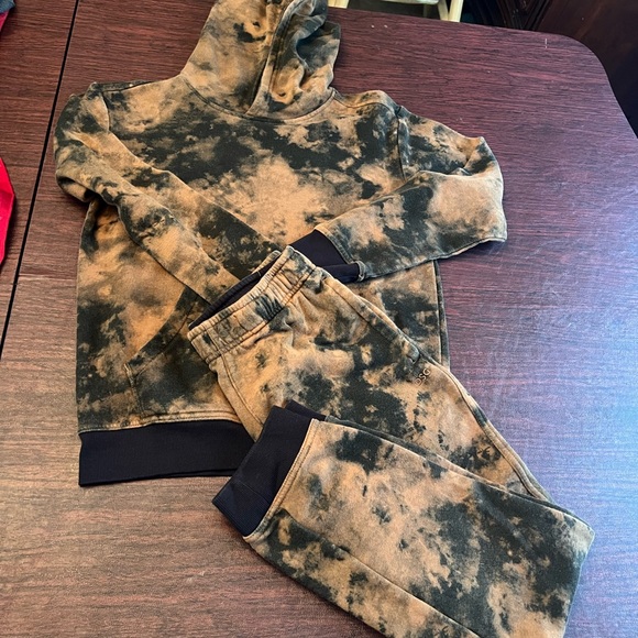 Hoodie and Jogger set-kids - Picture 1 of 3